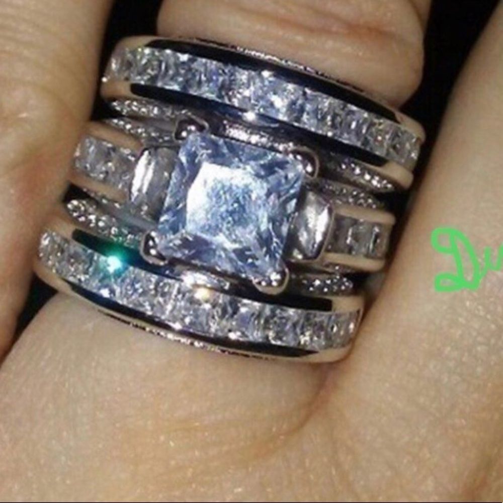 DENKAYS PRINCESS CUT RING - Picture 15 of 16